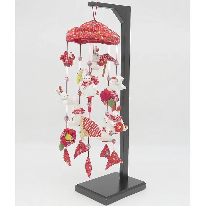 つるし雛 うさぎスワロ玉赤 飾台付 つり飾り